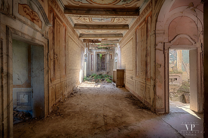 I Photographed This Crumbling Estate