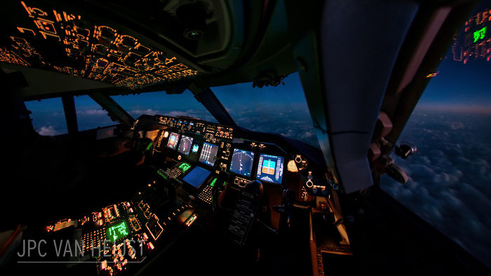 747 Pilot Takes Stunning Photos From His Cockpit, And His Pics Will Make You Want To Become A Pilot