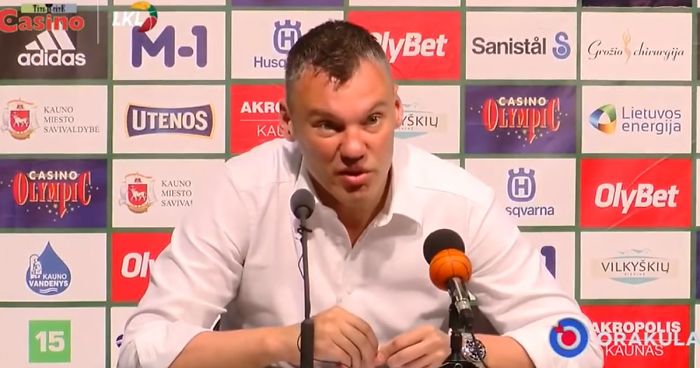 Journalist Asks Coach Why He Let His Star Player Attend His Child’s Birth During Semifinals, Regrets It Immediately
