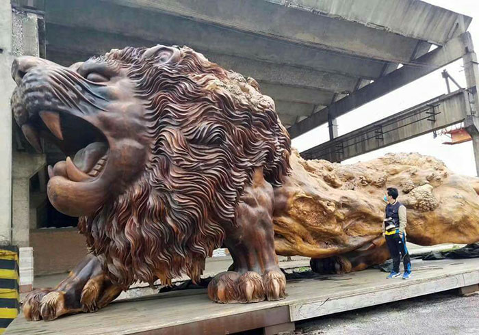 Giant Lion Carved From Single Tree By 20 People In 3 Years Becomes The World's Largest Redwood Sculpture