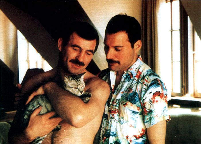 26 Rare Pics Of Freddie Mercury And His Boyfriend From 1980s Reveal The Unseen Side Of Him