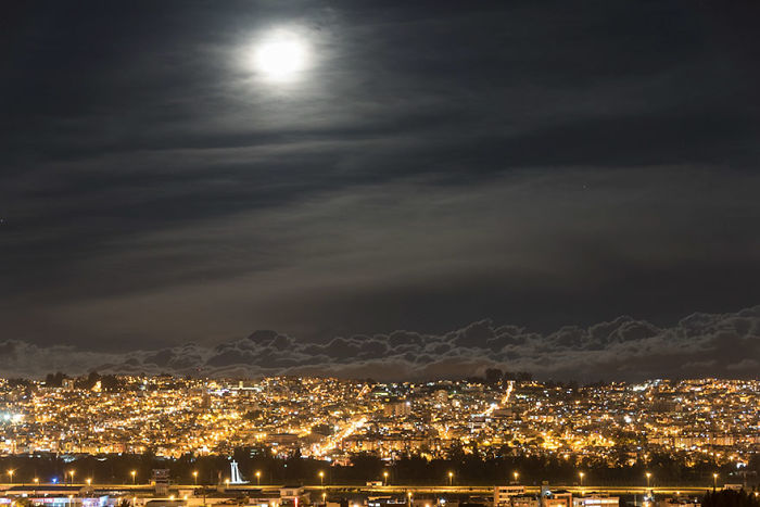 Superluna a 2900 metros sobre Quito