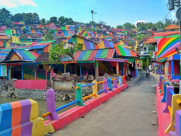 rainbow-village-kampung-pelangi-indonesia- (1)