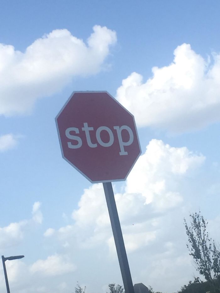 Señal de stop en minúsculas