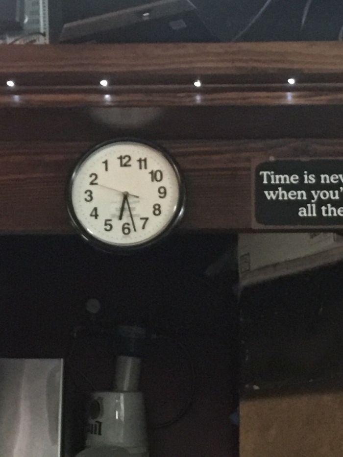 This Bar's Clock Is Backwards To Mess With Drunk People