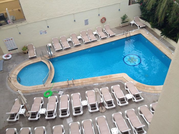 Mis padres han llegado al hotel y nos han mandado una foto de la piscina