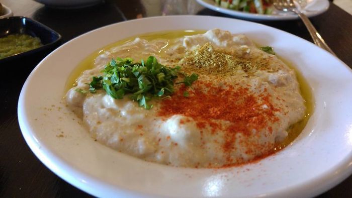 Hummus Bar Gives 50% Off Arabs & Jews Who Eat Together