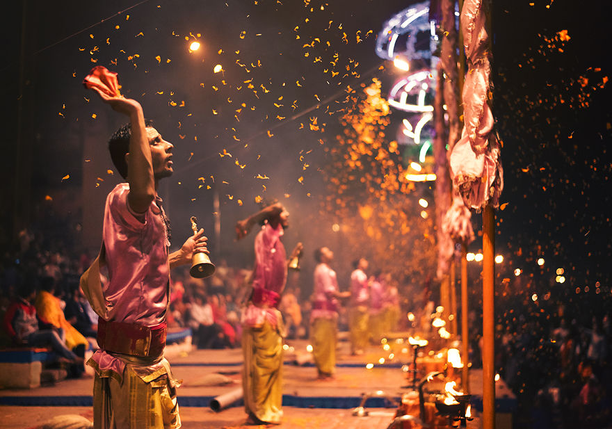 I Traveled To World's One Of The Oldest City To Photograph Its People And Spiritual Atmosphere