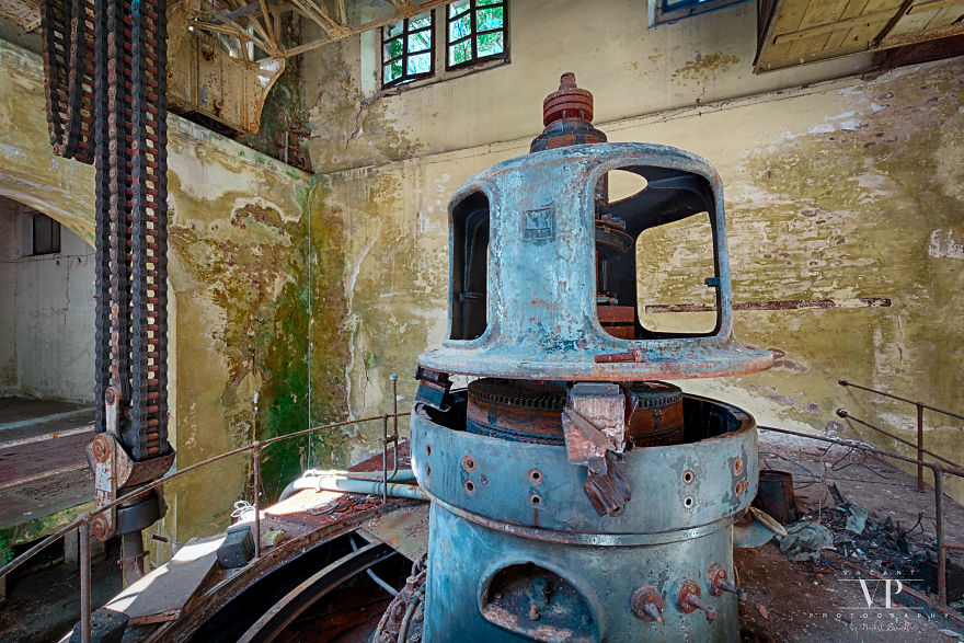 I Photographed This Beautiful Abandoned Powerplant