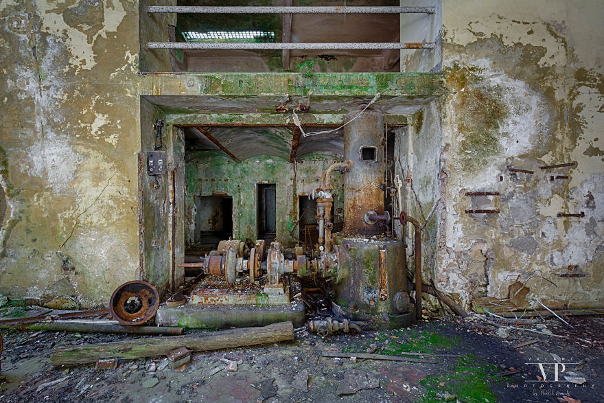 I Photographed This Beautiful Abandoned Powerplant