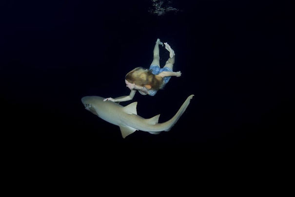 Model Poses Underwater With Sharks To Prove Creatures Are Not Dangerous
