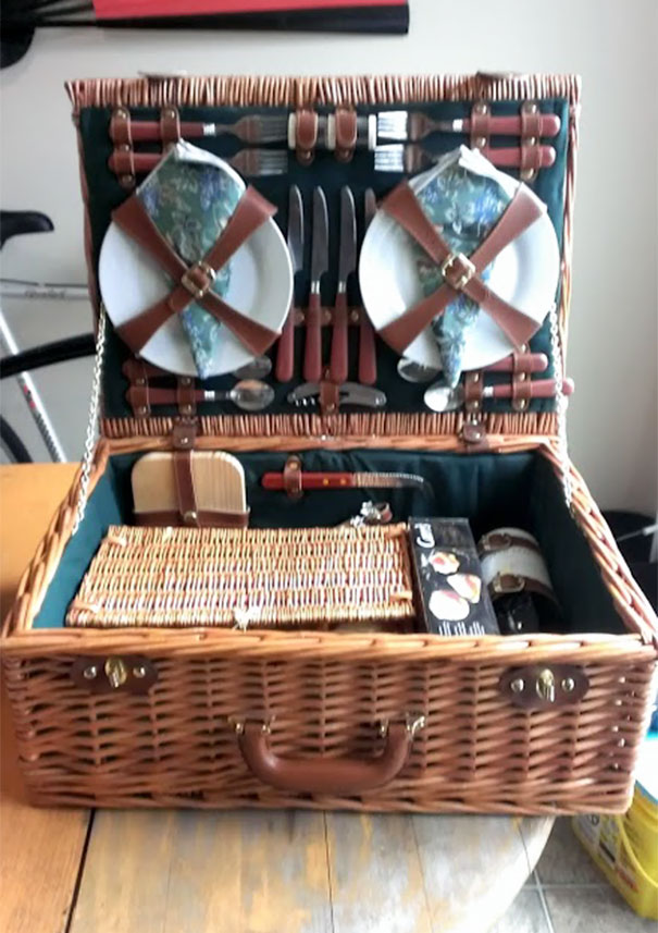 Unused Picnic Set With Wine Glasses And A 12 Year Old Bottle Of Wine. $15