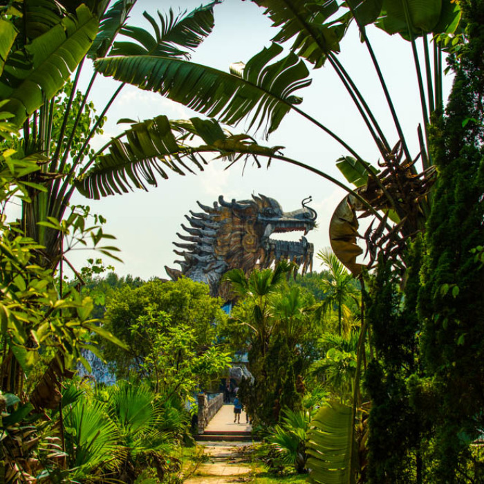 An Hour At A Run Down And Not So Spooky Waterpark, Hue