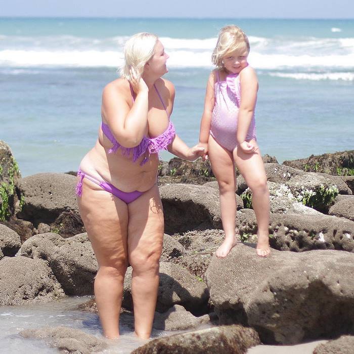 Daughter Calls Her Mom “Fat”, And Mother's Viral Response Sparks Heated Discussions