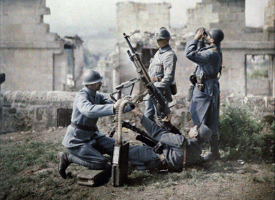 Autochrome Of French Soldiers Operating Machine Guns During The Second Battle Of The Aisne, 1917