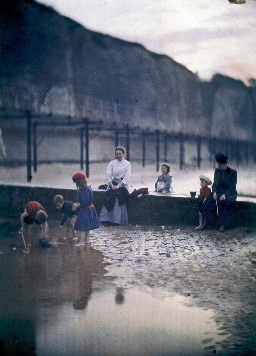 Children By The Breakwater, 1908