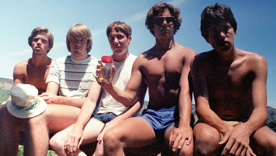 Five Friends Take Same Photo For 35 Years, And Go Viral Again In 2017 With Their Newest Pic