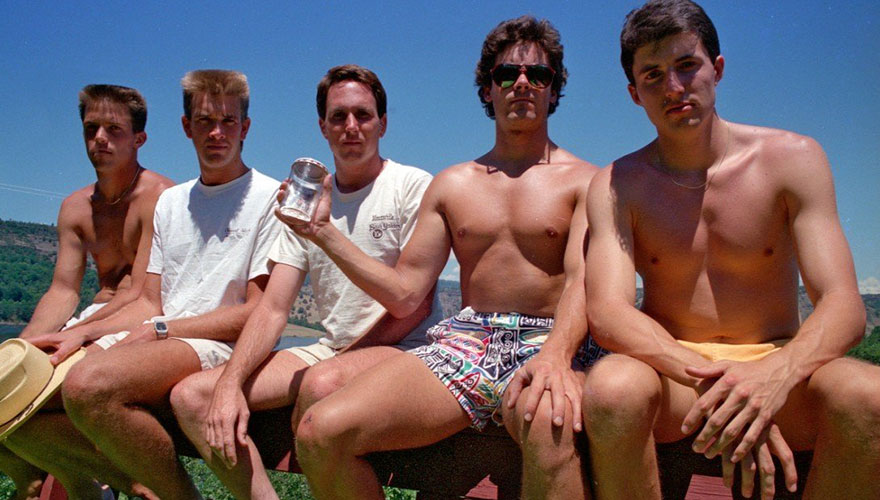 Five Friends Take Same Photo For 35 Years, And Go Viral Again In 2017 With Their Newest Pic