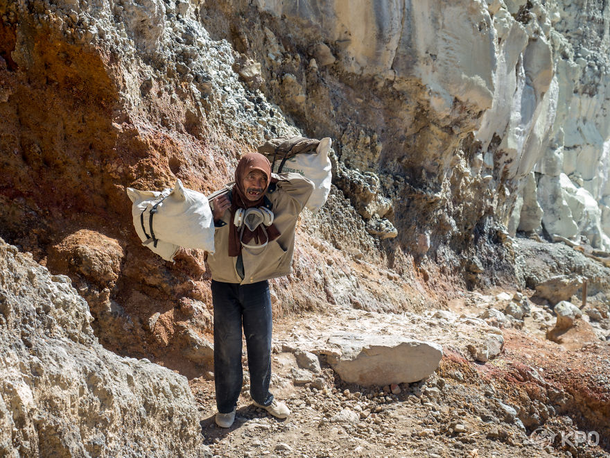 6 Hours In Hell On Earth: Kawah Ijen Volcano 6 Hours In Hell On Earth: Kawah Ijen Volcano