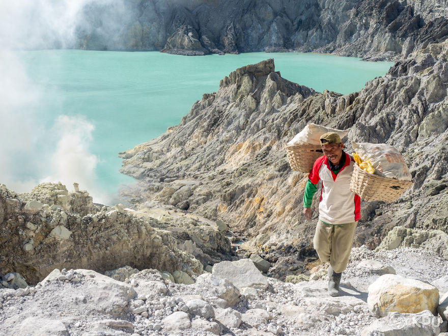 6 Hours In Hell On Earth: Kawah Ijen Volcano 6 Hours In Hell On Earth: Kawah Ijen Volcano