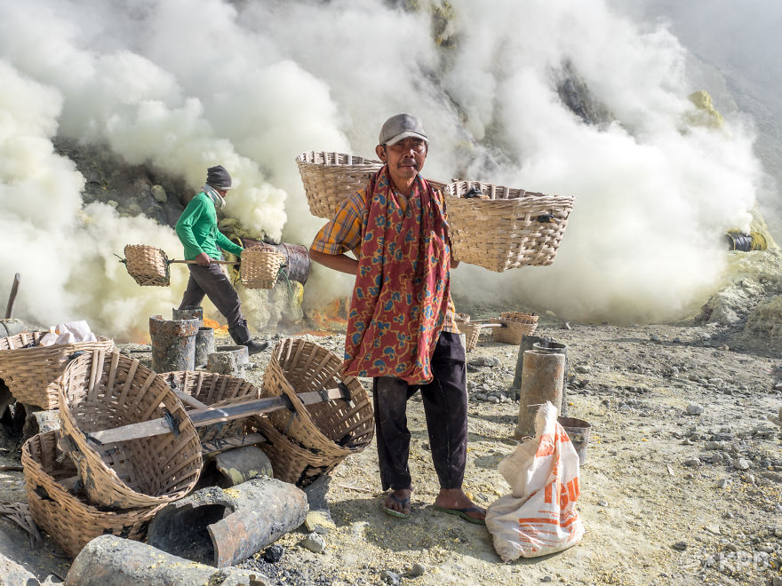 6 Hours In Hell On Earth: Kawah Ijen Volcano 6 Hours In Hell On Earth: Kawah Ijen Volcano