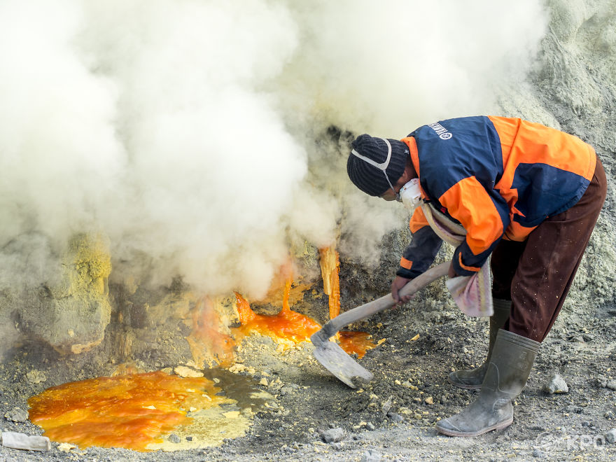6 Hours In Hell On Earth: Kawah Ijen Volcano 6 Hours In Hell On Earth: Kawah Ijen Volcano