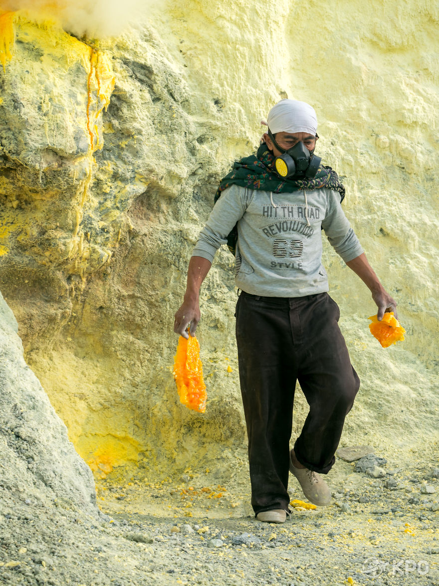 6 Hours In Hell On Earth: Kawah Ijen Volcano 6 Hours In Hell On Earth: Kawah Ijen Volcano