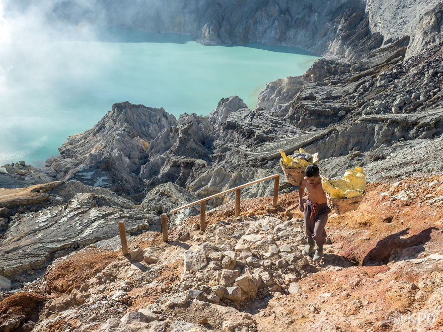 6 Hours In Hell On Earth: Kawah Ijen Volcano 6 Hours In Hell On Earth: Kawah Ijen Volcano