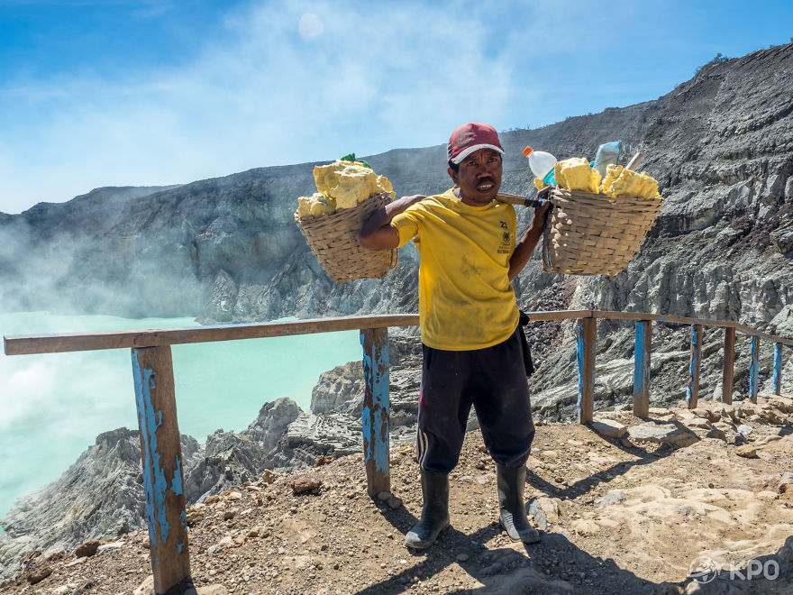 6 Hours In Hell On Earth: Kawah Ijen Volcano 6 Hours In Hell On Earth: Kawah Ijen Volcano