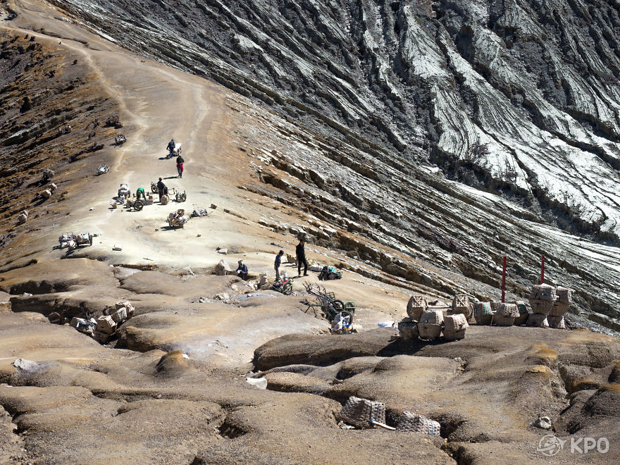6 Hours In Hell On Earth: Kawah Ijen Volcano 6 Hours In Hell On Earth: Kawah Ijen Volcano