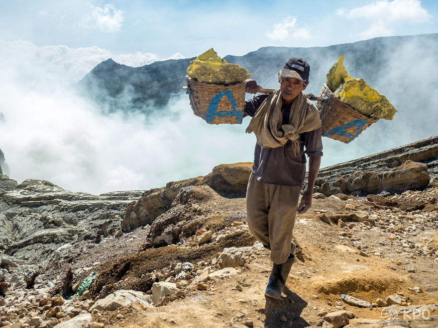 6 Hours In Hell On Earth: Kawah Ijen Volcano 6 Hours In Hell On Earth: Kawah Ijen Volcano