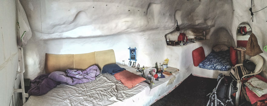 This Guy Lives Completely Off The Grid In A Cave On An Beautiful Island