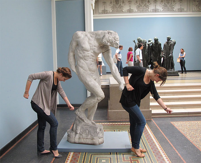 50 Times People Took Posing With Sculptures To Another Level