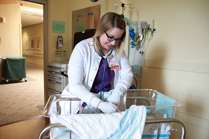 Awesome Hospital Organizes Graduation Ceremonies For Premature Babies Leaving Intensive Care