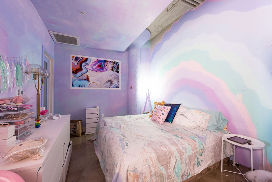 This Woman Has The Most Colorful Apartment You've Ever Seen And Even Unicorns Are Jealous