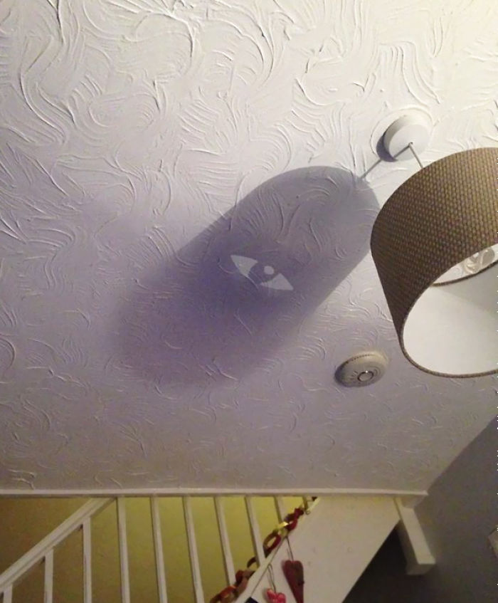 Interesante sombra de mi lámpara