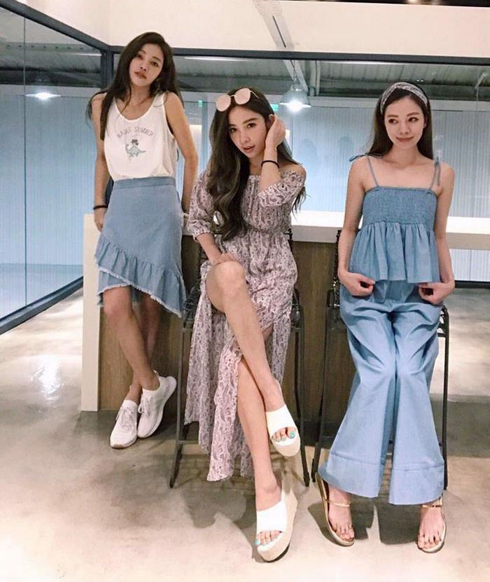 63-Year-Old Mom With Her 41, 40 And 36-Year-Old Daughters Stun The World With Their Youthful Looks