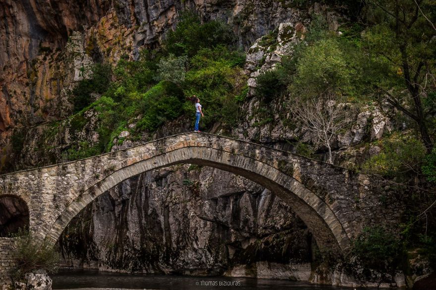 "Το γεφύρι στην είσοδο του φαραγγιού",το γραφικό και συνάμα όμορφο γεφυράκι της Ελλάδας