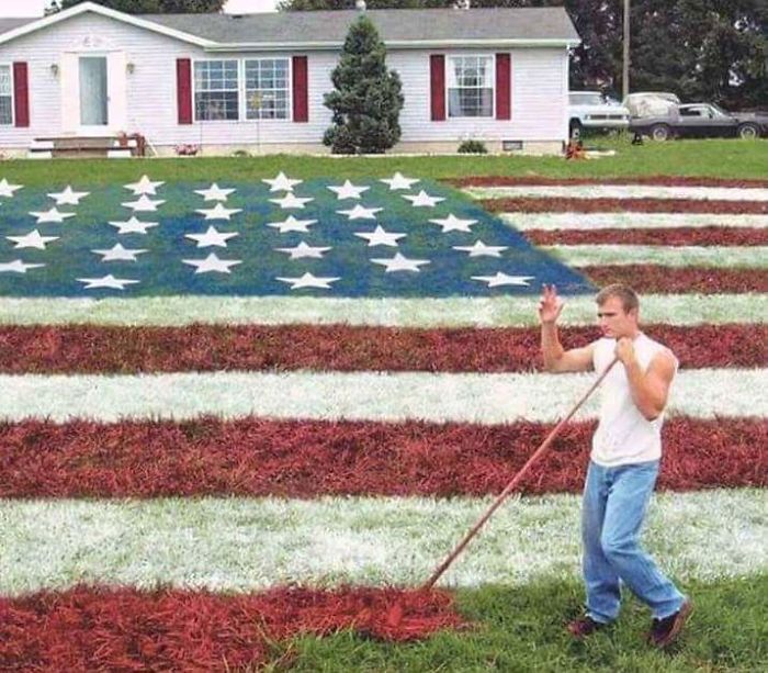 Real 'mericans Not Only Cut Their Grass Patriotically, They Paint Their Grass.