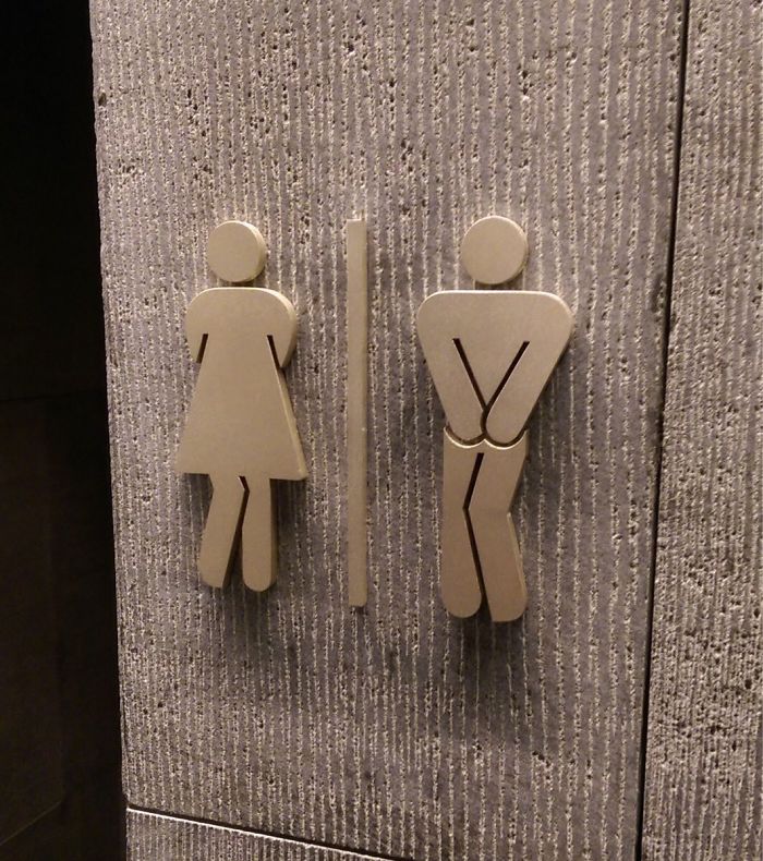 Los símbolos del cuarto de baño del hotel no se aguantan más
