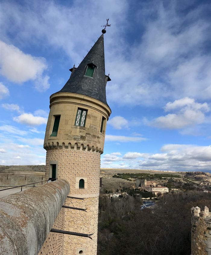 Panoramic Camera Caused This Castle Tower Too Seem Like Its Leaning