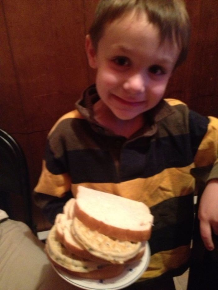Mi hijo me ha hecho la cena por el Día del padre, sandwich de gofres
