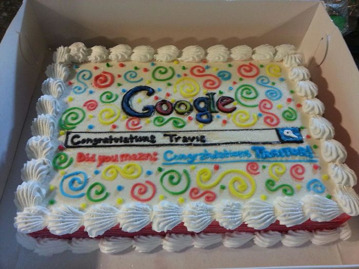 Un compañero consiguió trabajo en Bing, así que en su último día le trajimos una tarta de Google
