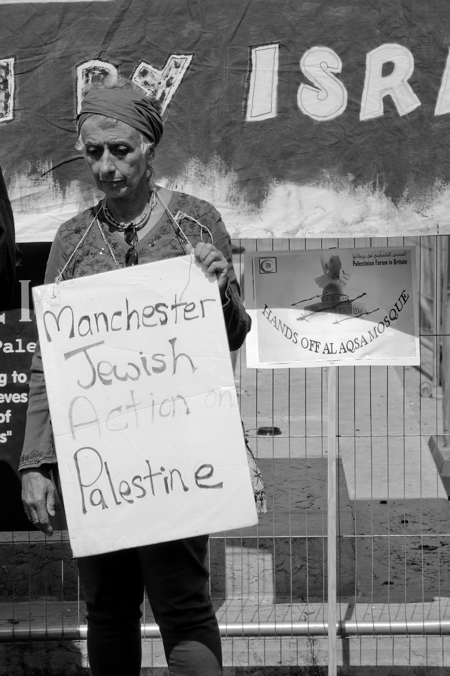Free Palestine Protest At The Gardens