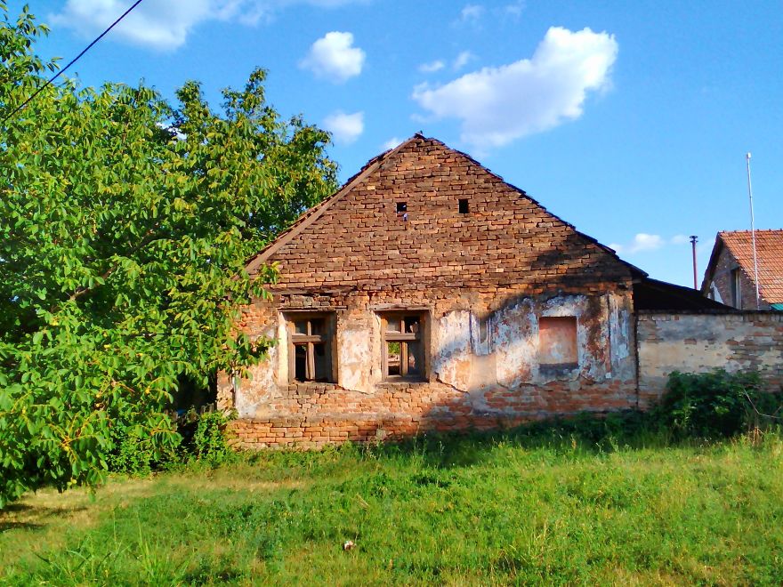 I Photograph Old Houses At My Countryside, To Capture Their Charm And Tranquility Of The Old Banat