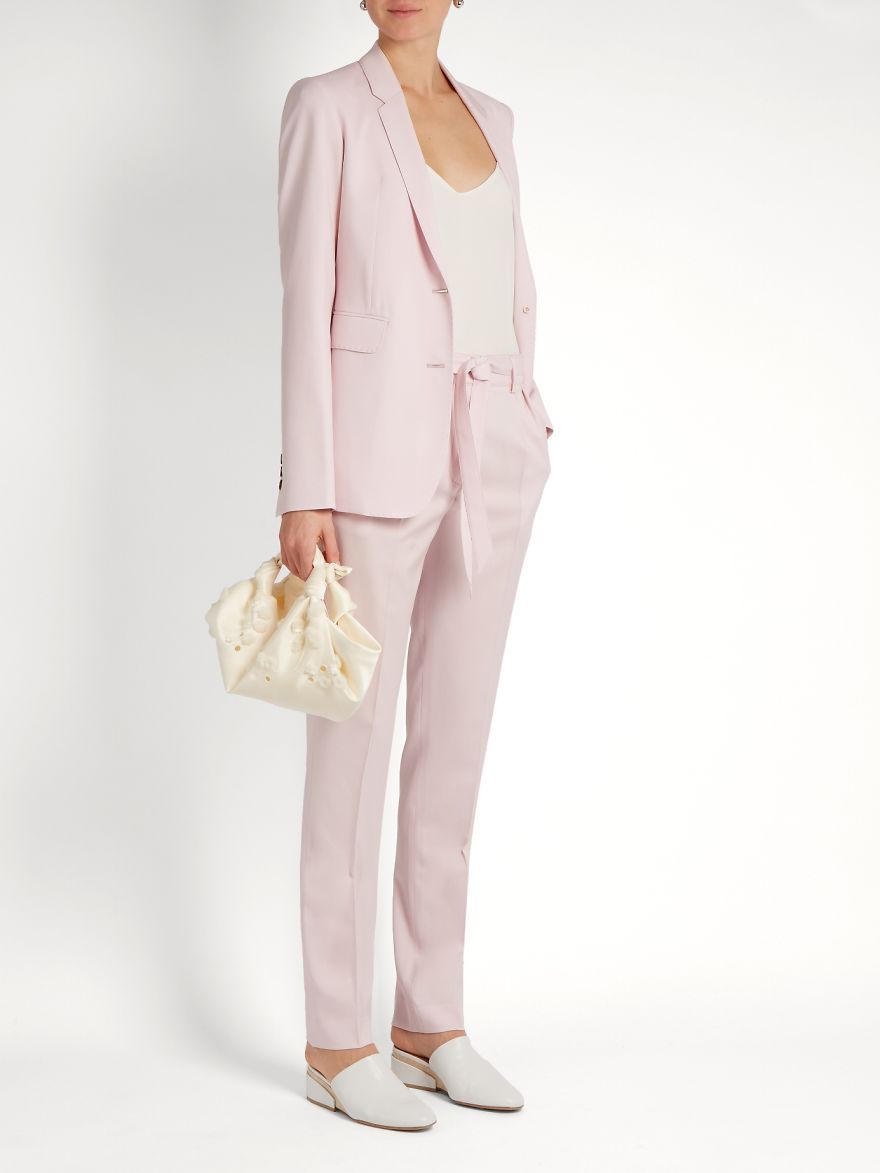 Minimalist Fashion Trend - Anything But Boring Minimalist Fashion Trend - Anything But Boring