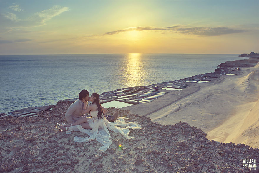 Our Wedding Vow: To Make Post-Wedding Photos Each Anniversary Around The World Our Wedding Vow: To Make Post-Wedding Photos Each Anniversary Around The World