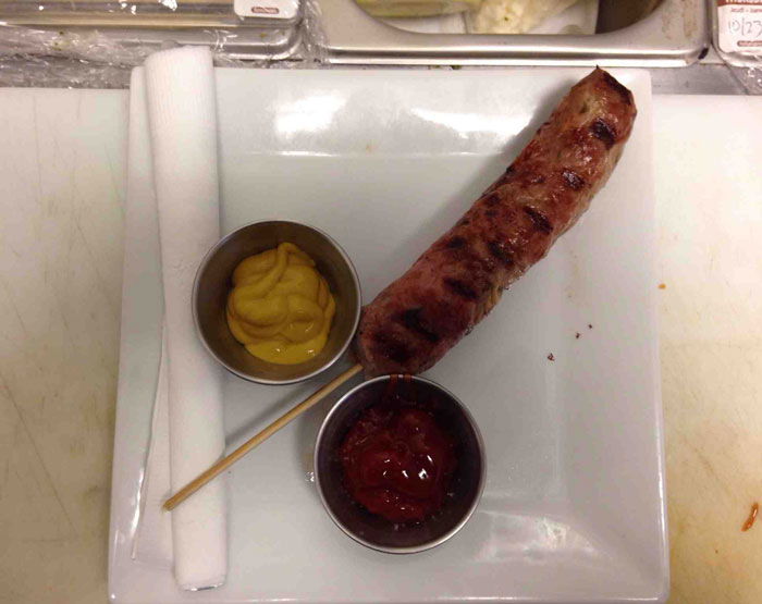 I Work In A Restaurant And This Is How I Plate Our Sausages, Always