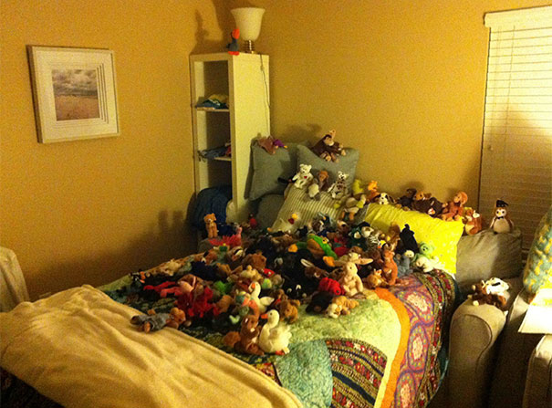 Thought My Roommate Was Bringing A Girl Home Tonight, So Naturally I Did This To His Bedroom