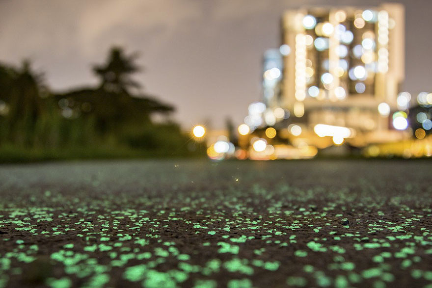 Singapore Is Testing Glow-In-The Dark Paths, And It's A Really Bright Idea